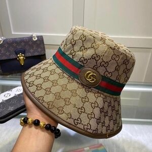 Gucci Beige Bucket Hat with Green and Red Stripe
